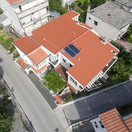 Apartmán Gemuetliche Mit Terrasse In Bidol By Interhome *