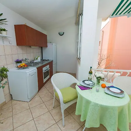 Apartmán Gemuetliche Mit Terrasse In Bidol By Interhome
